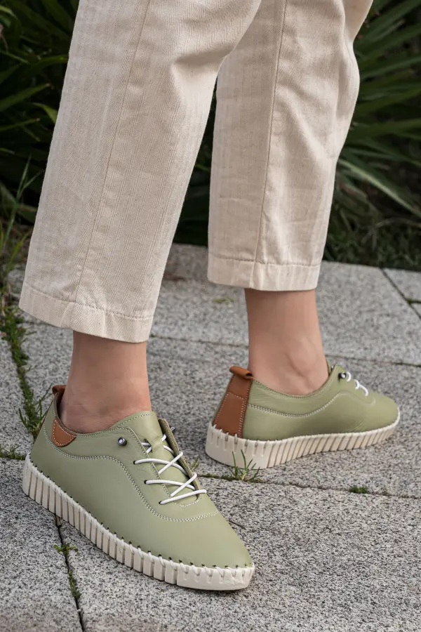 Dikiş Detaylı Ortopedik Deri Kadın Sneaker