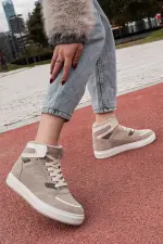 Женские кроссовки из замши