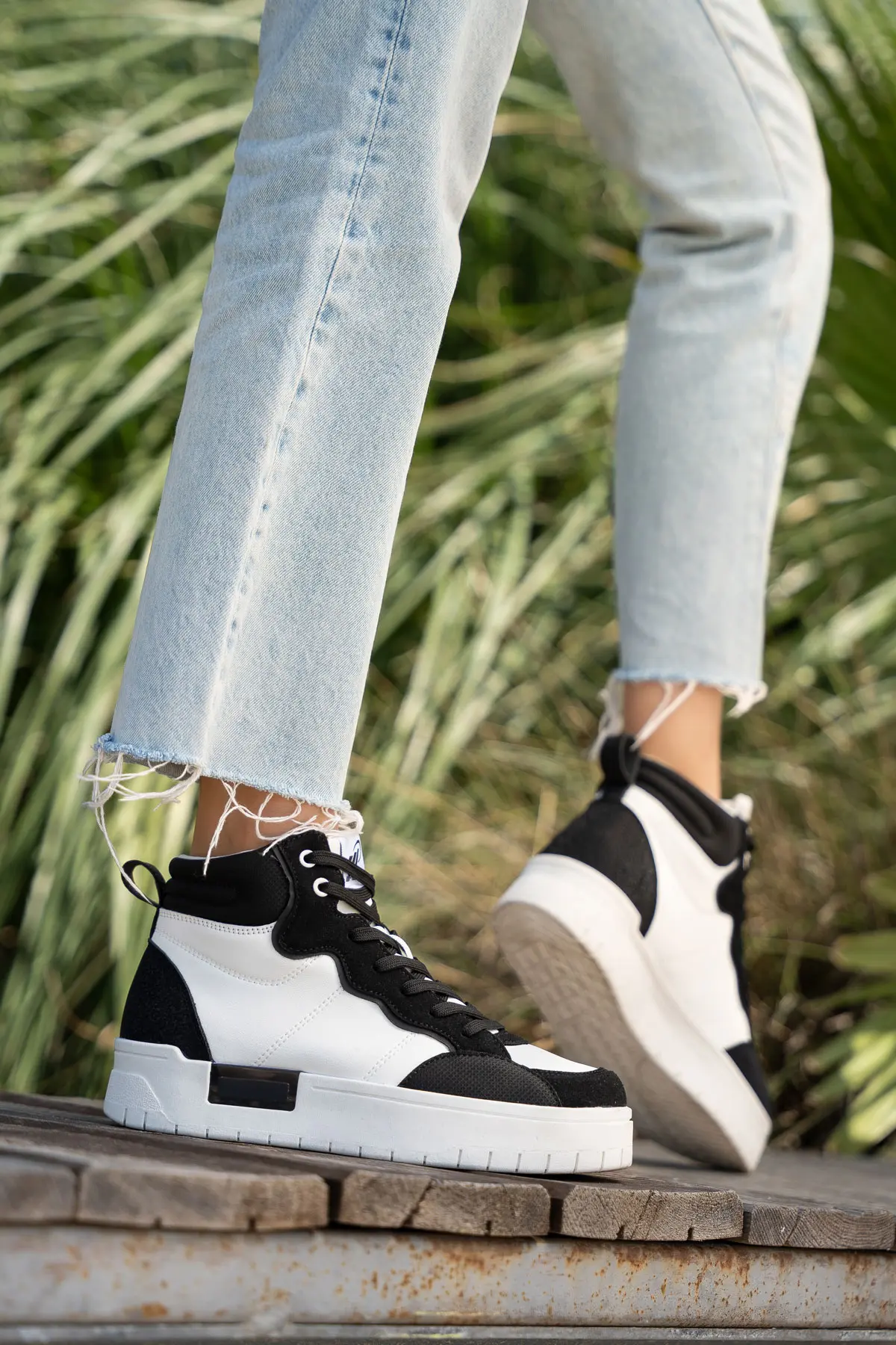 Kadın Bilekli Kalın Taban Bağcıklı Sneaker